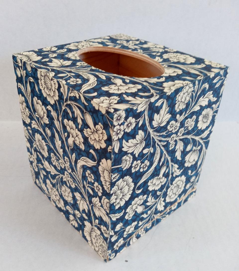 Beautiful Decoupage Wood Tissue Box Cover With Blue Chrysanthemums Floral Print Paper ~ Rossi Italy