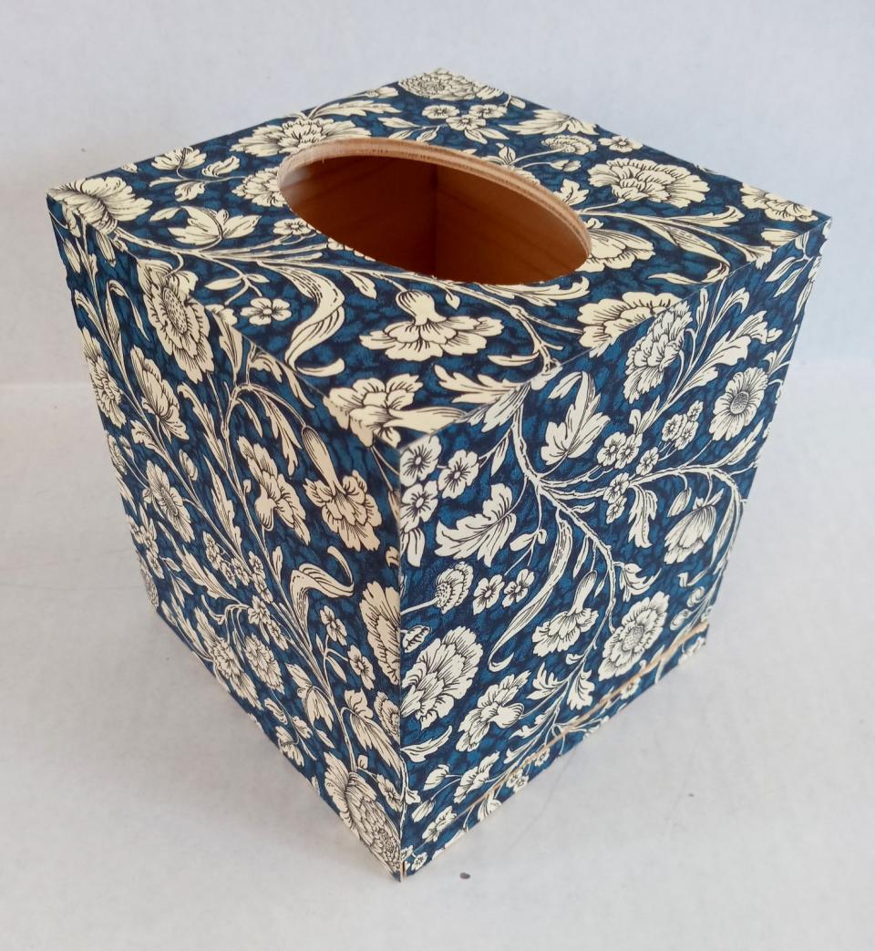 Beautiful Decoupage Wood Tissue Box Cover With Blue Chrysanthemums Floral Print Paper ~ Rossi Italy