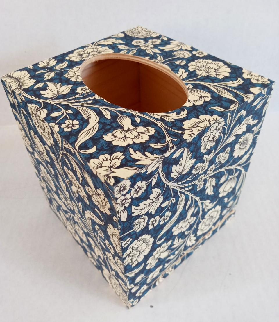 Beautiful Decoupage Wood Tissue Box Cover With Blue Chrysanthemums Floral Print Paper ~ Rossi Italy